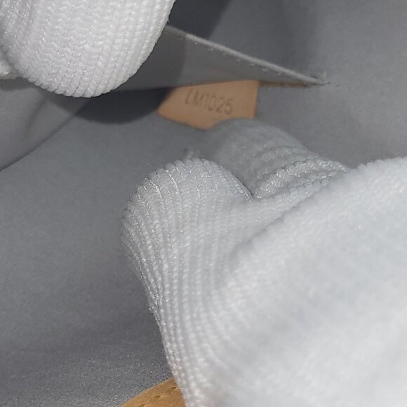 LOUIS VUITTON "Vernis Roxbury Drive Perle" Bag - LV Embossed Monogram *COA - Picture 12 of 16